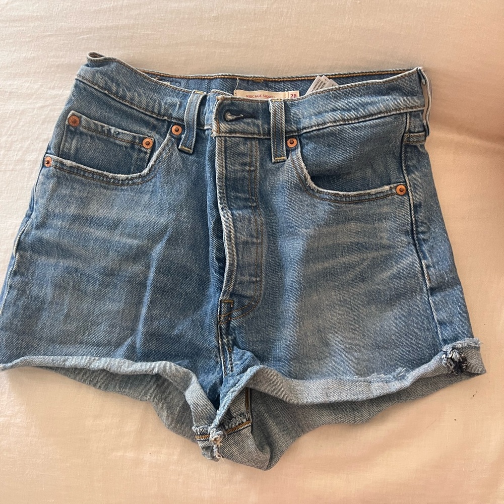 Levi ribcage shorts